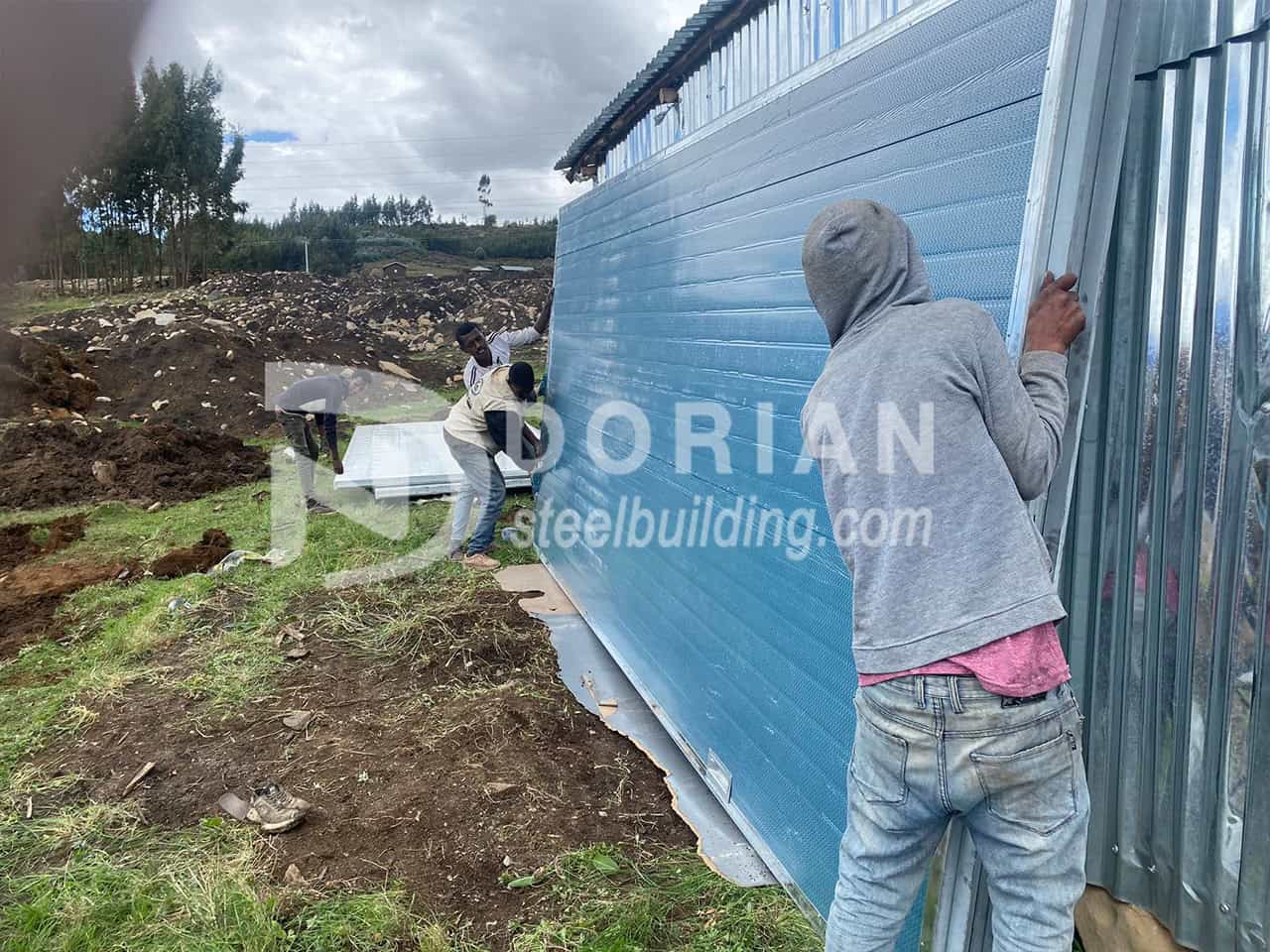 The assembly process of 1380sqm steel warehouse in Ethiopia 3