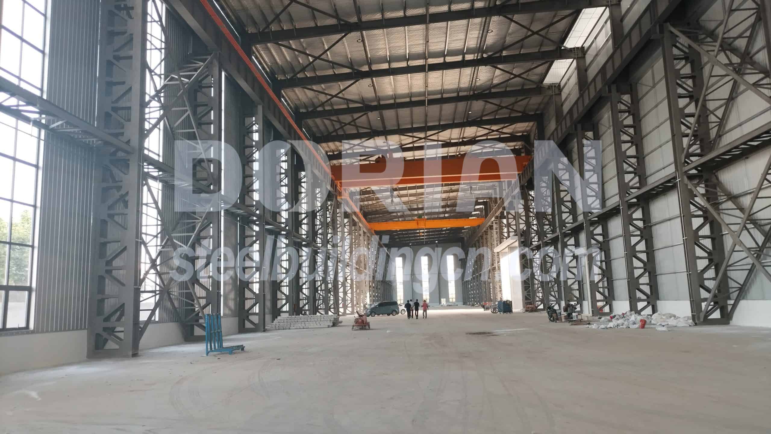 Large Steel Structure Warehouse Interior