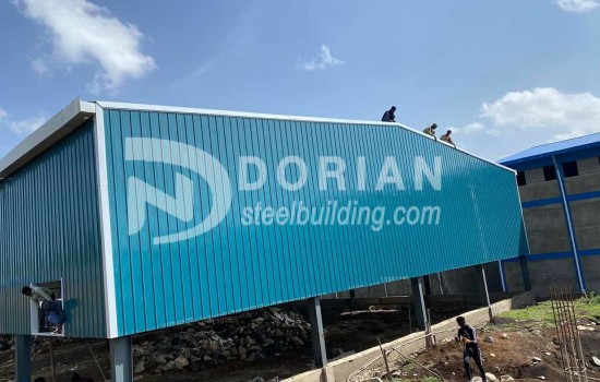 The assembly process of 1380sqm steel warehouse in Ethiopia 6